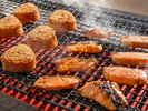 朝食ビュッフェ:秋メニュー 群馬県産虹鱒の塩焼きと焼きおにぎり