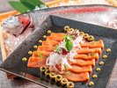 夕食:秋メニュー 薫るサーモンのハーブマリネサラダ