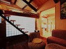 ・<スーペリア (コンド)一例>広々としたリビングはラグジュアリーな雰囲気です