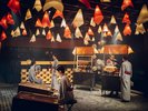 【夜のドラマティック温泉街】湯けむり漂う空間で夜店が登場!