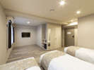 【トリプル/Deluxe Triple Room】31m²の広さで、最大4名まで対応が可能なお部屋です。