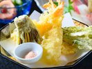 旬の食材を天婦羅に。揚げたてサクサクをご賞味ください。