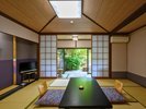 【花仙亭/露天風呂付客室】昔ながらのしつらえはどこか懐かしい雰囲気を感じさせます。