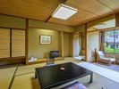 【開花亭/スタンダード和室】お部屋から日本庭園が一望できます。