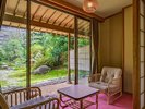 【開花亭/庭園付き客室】お部屋からそのまま庭園へ。当宿でも一番人気の客室です。