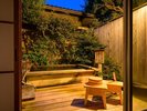 【花仙亭/露天風呂付客室】空を眺めながら優雅な夜のひとときを。