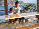 【復興の湯】心地よい風が吹くオーシャンビューの足湯。誰でも無料でご利用いただけます。