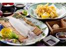 小学生様のご夕食の一例『活きいか御膳』です。他にお重ランチと大海御膳の3種類からお選びいただけます
