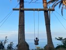 【初島】アジアンガーデンR-Asiaにある海を一望できるブランコ