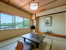 【本館】和室10畳|大畳のぬくもりに包まれる、落ち着いた和室。※客室はご指定いただけません。