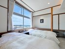 【本館】オーシャンビューツイン416|窓の向こうに広がる海景色。心地よいひとときをお過ごしください