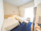 【スタンダードツイン】◆機能的なレイアウトで、お二人でもゆったりお寛ぎいただけます。