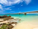 【砂浜からの来間大橋・宮古島側(横)】◆当館から車で約16分