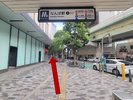 5番出口を出て直進します