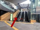 エスカレーターでなんばパークス2階へ進みます