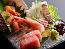 【萌黄会席一例】境港直送の新鮮な旬魚をお造りでご賞味ください。