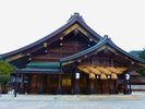 当館よりお車で約1時間半。縁結びの聖地、出雲大社へ。荘厳な雰囲気をぜひ。