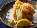 豊後鶏とり天のふわりと軽い旨みを揚げたてで