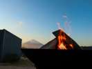 焚き火越しの富士山