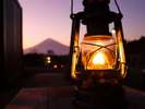 夜はランタンが施設内のメインストリートを優しく照らしてくれます