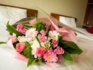 記念日に季節の花束のご手配も承ります
