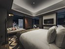 【プレミアム_コーナーダブル】2040 × 2030の広々としたベッドを1台備えております。