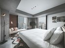【デラックス_コーナーダブル】すすきの交差点を見下ろす事ができる、他にはない眺望が自慢のお部屋。