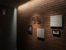 【13〜15F_エレベーターホール】様々な角度から切り取った北海道の都市と自然の共生する風景が表現。