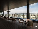 【18F_ROOFTOPテラス】地上約78mホテル最上階に位置し、四季の風を感じるルーフトップ。