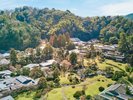 四季の移ろいを感じられる広大な日本庭園