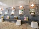 ■大浴場広々とした洗い場で、心地よい入浴準備を