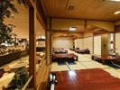 ■レストラン熊野川日本庭園を眺めながら、心地よい雰囲気の中でお食事を