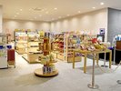 【本館3階 売店】お土産・お菓子・ソフトドリンク・アルコール等をご用意しております。