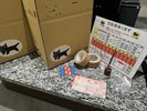 【宅配コーナー】ヤマト運輸(着払いのみ)にて承っております。ダンボールの販売も行っております。
