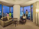 舞浜リゾートや東京湾周辺の夜景が広がります。