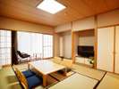 【VILLA棟◆和室10畳】シンプルなゆったりとした空間で、リラックスしてお過ごしいただけます。