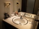 【クラシックスーペリアツイン】基礎化粧品などもお部屋にご用意しております。