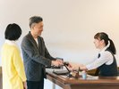 【フロント】スタッフが笑顔でお出迎え