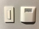 【ルームキー差込口】差込口にカードキーを差し込むと、電気やテレビ等がご利用頂けます。