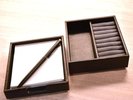 【メモ・小物入れ】客室の机の上にご用意しております。どうぞご自由にお使いください。