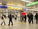 【JR・京急線横浜駅東口の地下ルート】@中央通路へ出て東口方面へ向かってください。