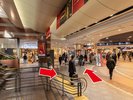 【JR・京急線横浜駅東口の地下ルート】C階段・エスカレーターを下りてすぐ左へ曲がってください。