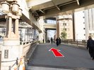 【JR・京急線横浜駅東口の地下ルート】K月見橋を渡ってください。