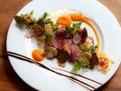 秋のきのこを添えた牛赤身肉