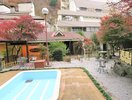 秋の紅葉と中庭ドッグラン