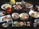 【夕食】地元の食材を取り入れた季節の和食膳をどうぞ
