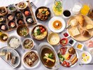 朝食バイキングは和洋折衷多くのメニューが並びます。