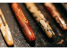 万年筆のぬくもりを指先に感じながら、今日の旅を日記に。