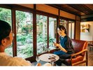 宿泊者限定のラウンジから、庭園を眺めながら落ち着いた滞在をご提供いたします。