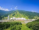 苗場プリンスホテル全景「サマービュー」夏だけの絶景が、あなたを迎える。